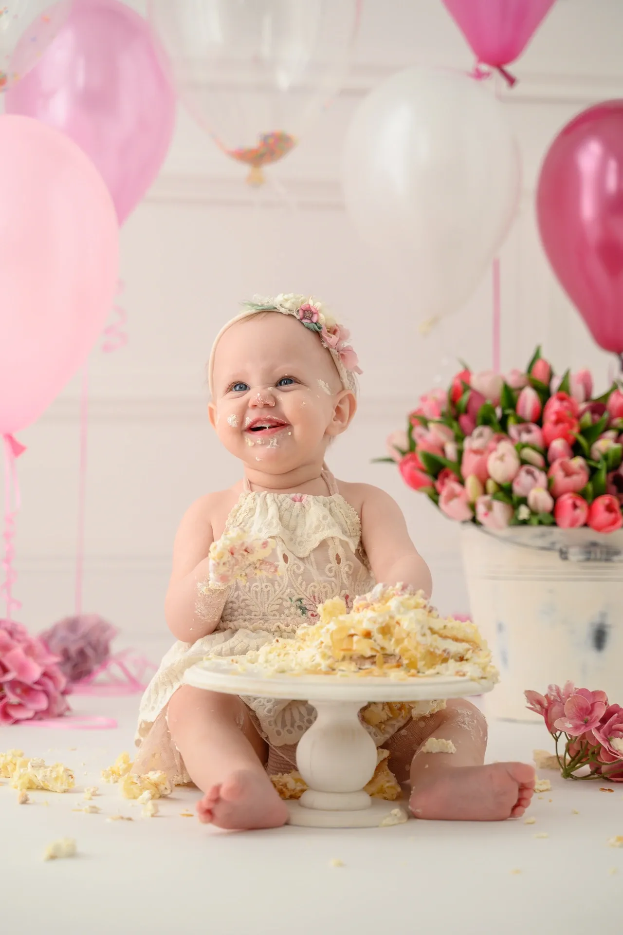 Szülinapi fotózás Kecskemét - Tortát maszatoló kislány